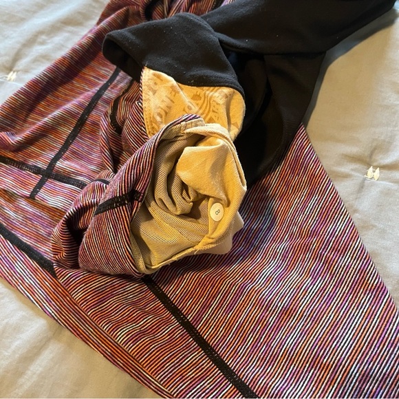 Lululemon Women's Black March Multi Colored Rainbow Stripped Scoop Neck Tank 8 - Picture 11 of 11